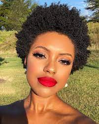 Black Women Beautiful Legs Blackwomenbeautiful Coiffure Naturelle Cheveux Naturels Cheveux Naturels Courts