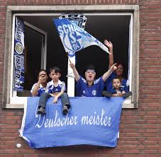 Get all the latest news and updates on schalke only on news18.com. Vorbild Trump Schalke Erklart Sich Zum Deutschen Meister 2001 Welt