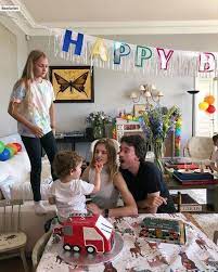 Arnault is richest person of europe and among top five richest persons in world with a personal wealth that exceeds us $ 30 billion. So Feiern Die Stars Ihren Geburtstag W Magazine Vogue Uk Feiern