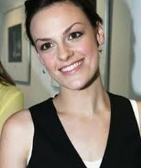 Cassandra Magrath's Instagram, Twitter & Facebook