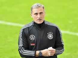 Darunter finden sich mit moukoko, thiaw, klimowicz und stach auch vier debütanten wieder. Corona Fall Beim Dfb U21 Landerspiel Vor Absage Zwei Hsv Profis Im Kader Mopo De