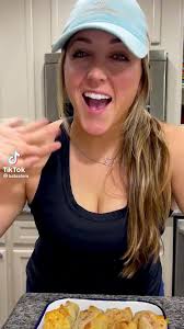 Katherine Salom (@kathesalom)