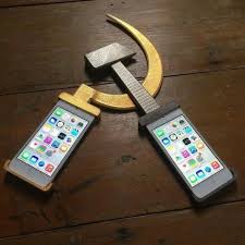 The Perfect Iphone Case Doesn T Exi Stupid Memes Historical Memes Stupid Funny Memes