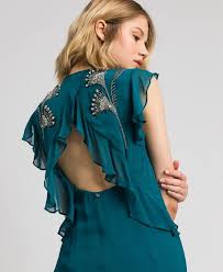E' il momento di aggiornare l'armadio e l'anno nuovo parte alla grande con una sessione di shopping a prezzi mini di vestiti invernali donna, i pezzi chiave dei tuoi prossimi look eleganti. Vestiti Eleganti Twin Set