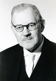 uni:intern The future needs the past