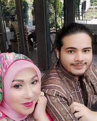 Intip 5 Potret Anak Tampan Camelia Malik yang Jarang Tersorot