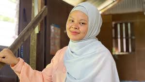 Siti sarah binti raisuddin atau lebih dikenali sebagai siti sarah (lahir 15 september 1984), merupakan seorang penyanyi wanita malaysia. Qnnisinx Iiw6m