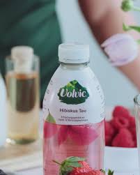 Hibiskus tee von volvic ist so lecker. Volvic Ganz Tiktok Probiert Ihn Gerade Aus Den Pink