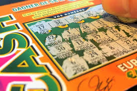 « Une immense fierté » : un joueur gagne une grosse somme à un jeu à gratter dans un hypermarché du Nord