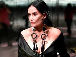 Demi moore's surprise appearance at the fendi couture show. Demi Moore Reaparece En Paris Asi Es Su Tranquila Vida Rodeada De Naturaleza En Una Casa De Campo En Idaho