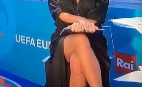 Maybe you would like to learn more about one of these? Euro 2020 Paola Ferrari Accavalla Le Gambe Come Sharon Stone Si Vede Tutto In Diretta Rai Pazzesco Libero Quotidiano