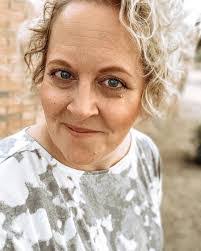 Leann Rogers's Instagram, Twitter & Facebook