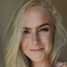 Maria Rumph's Instagram, Twitter & Facebook