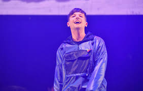 9,978,070 likes · 117,073 talking about this. Louis Tomlinson Has Donated 10 000 To A Sick Fan Nme