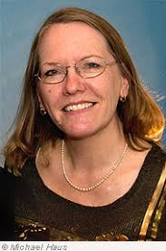 Die Autorin Ulla Lessmann . Schriftstellerin Journalistin Moderatorin