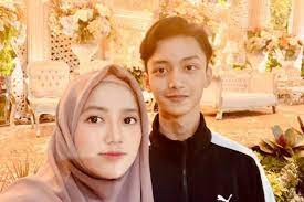 Maybe you would like to learn more about one of these? 10 Potret Kedekatan Wirda Mansur Dan Gus Azmi