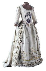Ballgown 1780 85 France Musee Des Tissus De Lyon This Dress Also Called Robe Paree Is A Ball Dress Mode Du 18eme Siecle Robe De L Histoire Tenue Vintage