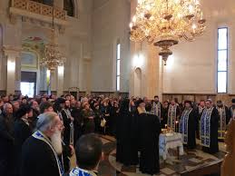 Biserica de la mănăstirea nicula este renumită datorită faptului că a adăpostit între pereții săi renumita icoană făcătoare de minuni, pictată în anul 1681 de meșterul luca din iclod. Moment Istoric La Nicula Icoana FÄƒcÄƒtoare De Minuni MutatÄƒ In Biserica NouÄƒ BinecuvantatÄƒ De Mitropolitul Andrei Pelerinii Au Venit SÄƒ VadÄƒ Minunea Foto Dcnews