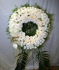 White Rose Wreath | Staten Island (NY ...