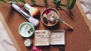 Libre ou compacte, la différence ne réside pas que dans le format. Poudres Compactes Poudres Libres Et Concealers Bio Et Naturels On A Fait Le Test Pour Vous