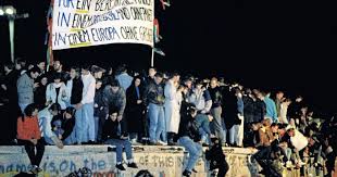 Die ddr entstand aus der teilung deutschlands nach 1945, nachdem die sozialistische einheitspartei deutschlands (sed). Mauerfall Die Wichtigsten Fakten Und Personen