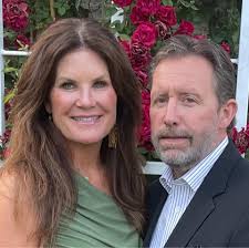 What does blue mustang quartzite look like?