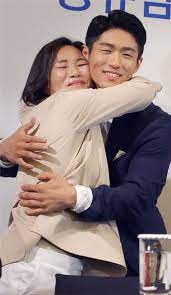 양학선은 김성주에게 마이크를 빼 달라고 부탁하며, '여2' 기술을 선보이겠다고 말했다. ì–'í•™ì„  ì–´ë¨¸ë‹ˆì˜ ì´ë¦„ìœ¼ë¡œ ì•„ì‹œì•„ê²½ì œ