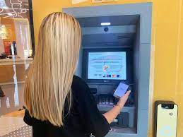 Dintre cardurile din portofelele romanilor, peste 3 milioane sunt de la banca noastra. PremierÄƒ Retrageri De Numerar Cu Telefonul Mobil FÄƒrÄƒ Profit Ro