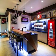 Man Cave Ideas And A Guide To A Successful Design Avec Images Bar Maison Moderne Conceptions De Bar De Sous Sol Bar Salon