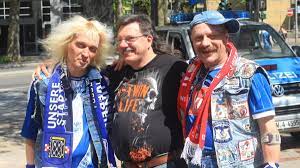 Verein für leibesübungen bochum 1848 fußballgemeinschaft, commonly referred to as simply vfl bochum faʊ̯ ʔɛf ˈʔɛl ˈboːxʊm, is a german association football club based in the city of bochum. Vfl Bochum Wenn Der Fussballklub Wichtiger Ist Als Die Frau Welt