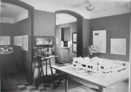 Vue De L Exposition Les Architectes Du Groupe De Stijl A La Galerie De L Effort Moderne Paris 1923 Photographie Dans De Stij Architecte Construction Moderne