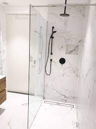 A modern bathroom using brass impregnations is an indicator of a high sense of style. Marble And Black Bathroom Small Bathroom Renovations Modern Small Bathrooms White Marble Bathrooms