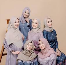 Perpaduan warna yang serasi, perpaduan warna baju dan jilbab, kombinasi warna untuk baju merah marun, warna salem cocok dengan warna apa, warna salem tenang, kami telah mengerjakannya untuk anda. 27 Inspirasi Padu Padan Warna Pastel Ala Vanilla Hijab Updated 2021 Bukareview