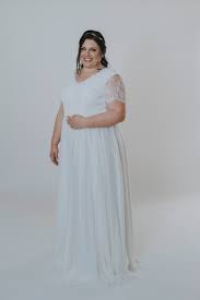 Hier finden sie looks und fashionstyles zur inspiration. Brautkleider Ubergrosse I Salzburg I Brautzimmer