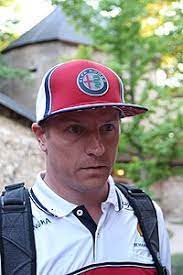 Kimi räikkönen, né à espoo en 1979, a commencé sa carrière très jeune, à l'âge de huit ans, et ce par le karting. Kimi Raikkonen Wikipedia