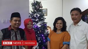 Puji syukur kehadirat allah swt, yang telah memberi kekuatan dan kesempatan kepada kami, sehingga kata pengantar. Natal Banser Nu Yang Menjaga Gereja Gereja Indonesia Dan Dikafir Kafirkan Bbc News Indonesia