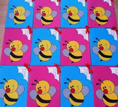 Cards might be cheap but saving some little cash by making them instead of buying is still worth it. Preschool Report Card Crafts Idea Preschool And Kindergarten Artesanato Pre Escolar Trabalhos Manuais Jardim De Infancia