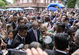 The memoirs of tun dr. Dr M Draws The Crowd At M Sian High Commission S Hari Raya Open House The Star
