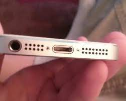 Learn how to clean your iphone's dirty charging port and remove all lint and dirt from it to ensure it is working properly by following this guide. How To Clean Iphone S Charging Port Simple Life Hack