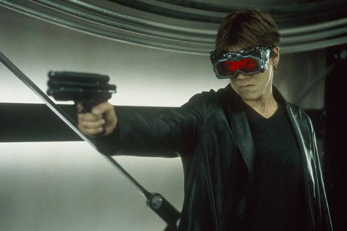 Hollow Man: Kevin Bacon, Paul Verhoeven Riff on Invisible Man is Still Great