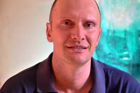 I'm delighted to be promoted to Associate Professor, alongside many amazing  colleagues! Congratulations to everyone 🥳