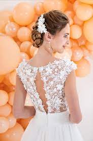 Ich bin die brautmode designerin rike winterberg und entwerfe nachhaltige brautkleider, die moderne romantik und schlichte geradlinigkeit miteinander verbinden. Kurze Brautkleider Eglantine Creations 2021 Hochzeitskleid Spitze Brautkleid Kurz Braut