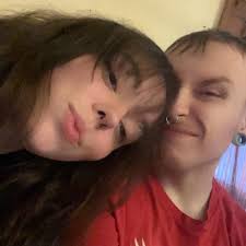 Hi @juicybooty3.000 #saramovedin #tiktok #sisters #siblings #littlesister