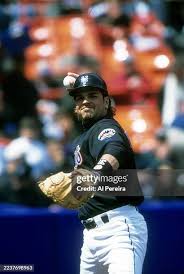 327 Mike Piazza 2001 Photos & High Res Pictures