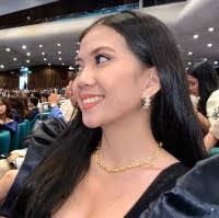 Iris Gale's Instagram, Twitter & Facebook