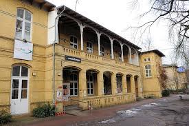 Menschen aus mehr als 100 nationen gestalten die haw hamburg mit. Bildarchiv Hamburg Com Foto Historisches Gebaude Mit Terrassen Altes Krankenhausgelande Altona Altstadt Haus Drei Kulturzentrum Stadtteilzentrum