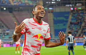 Je crois que draxler et messi s'échauffaient avec un ballon en plomb vu qu'ils n'ont. Jj3gd7taupfjem