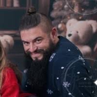 300+ "Charlie Robert" profiles