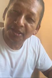 que Maravilloso el Apostol santiago zuniga disfruta de una rica sopa