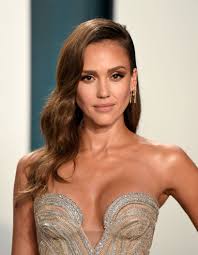 Mom of 3, founder of the honest company, amateur chef, terrible speller, loyal friend, hilarious at times. Jessica Alba Shows Off Abs On Tiktok With Lookalike Daughter
